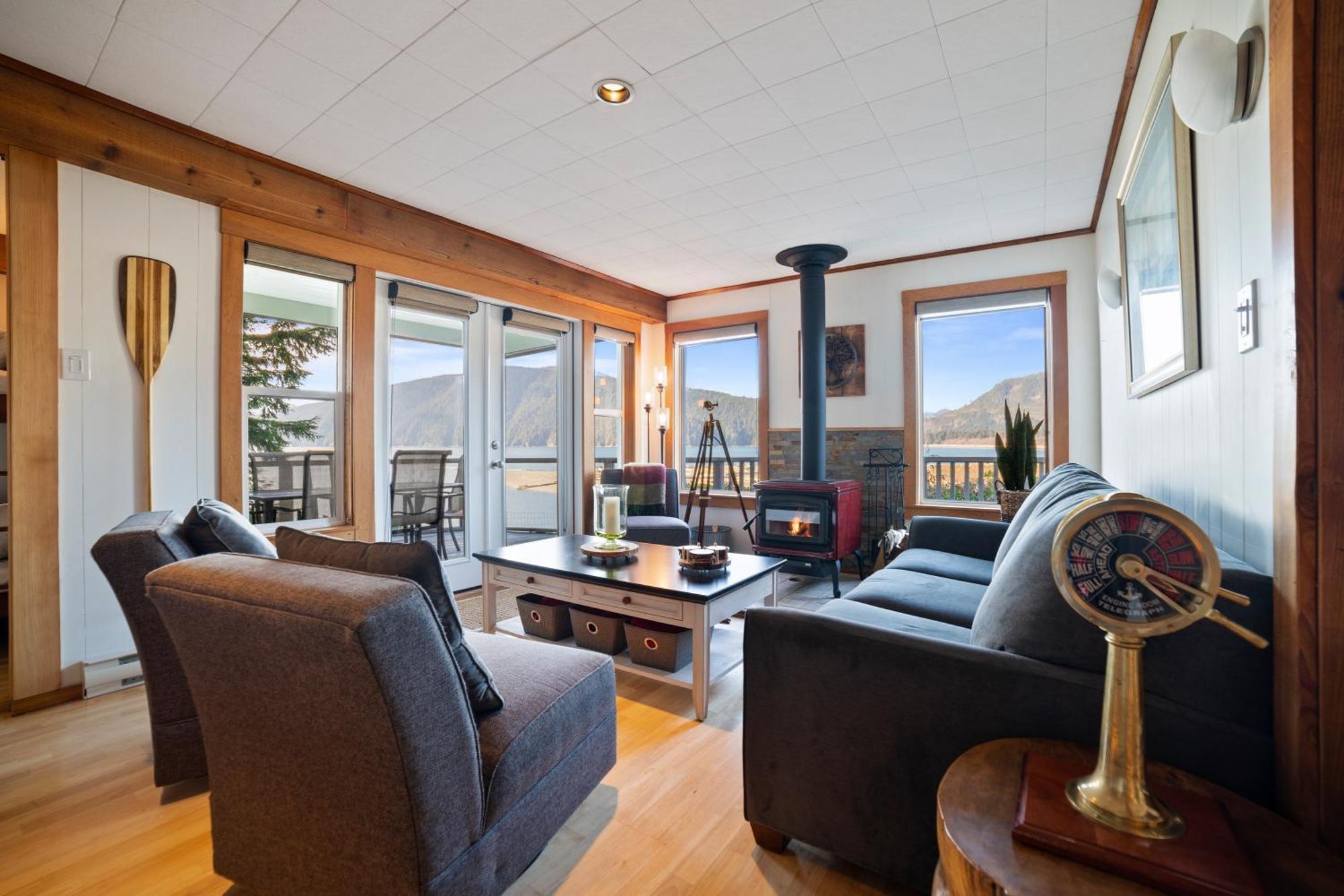Handsome Dan'S Vacation Cottage Rentals Port Renfrew Exterior photo