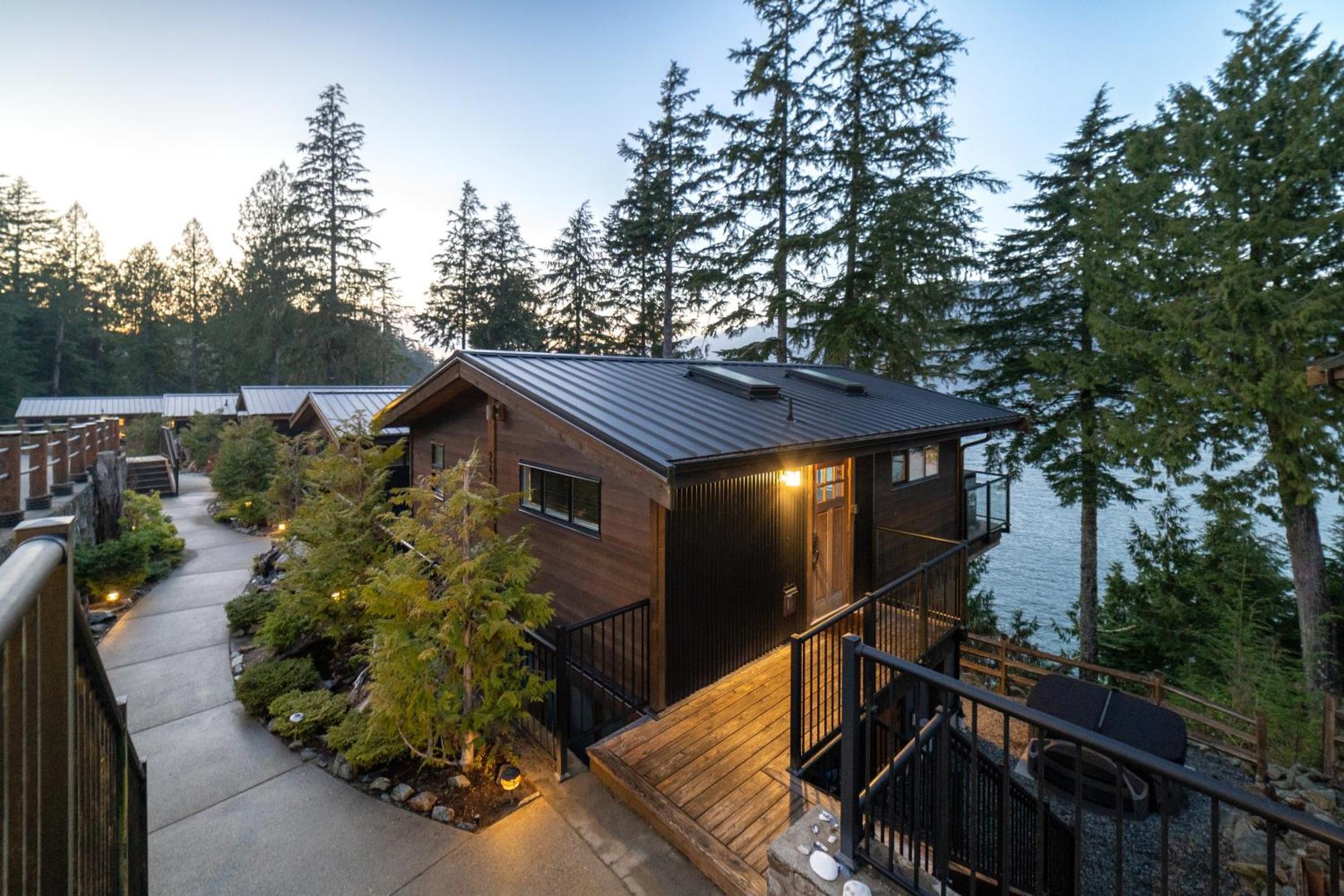 Handsome Dan'S Vacation Cottage Rentals Port Renfrew Exterior photo