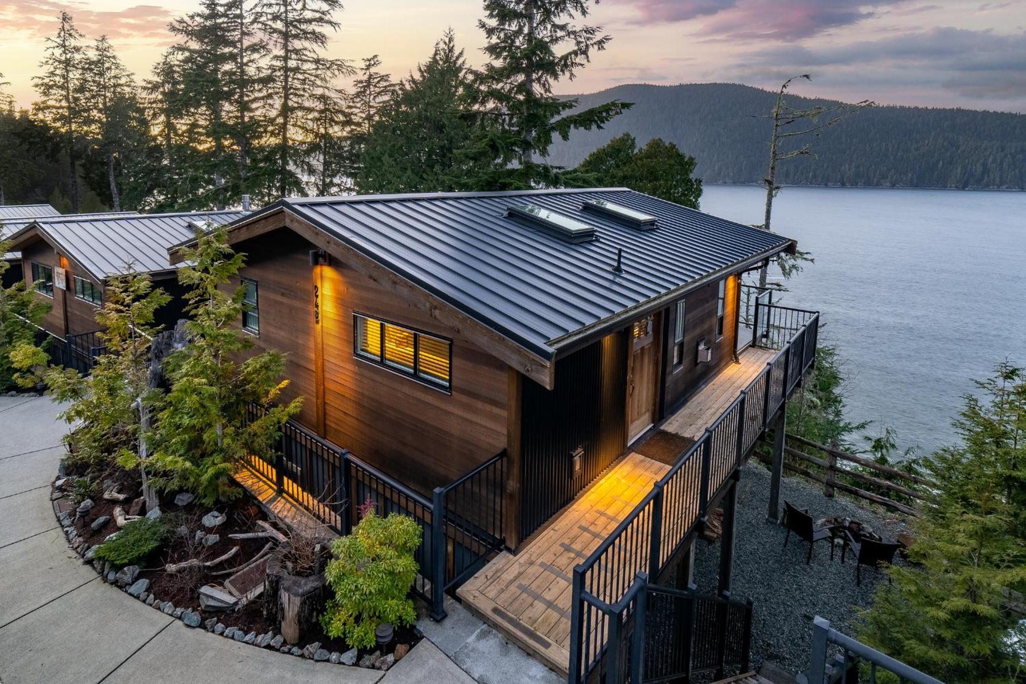 Handsome Dan'S Vacation Cottage Rentals Port Renfrew Exterior photo