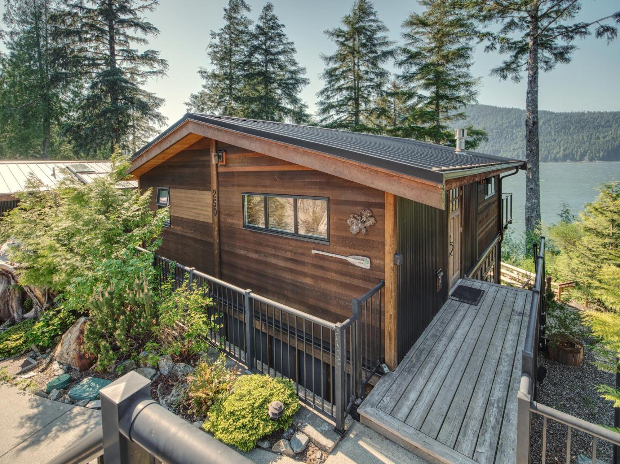 Handsome Dan'S Vacation Cottage Rentals Port Renfrew Exterior photo
