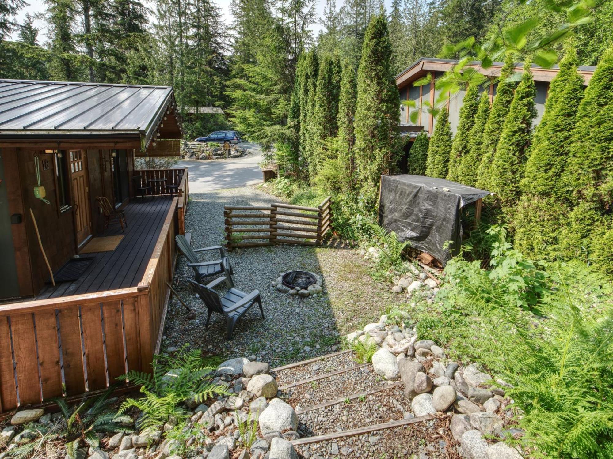 Handsome Dan'S Vacation Cottage Rentals Port Renfrew Exterior photo