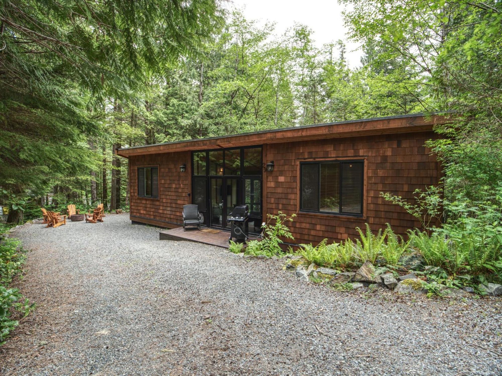 Handsome Dan'S Vacation Cottage Rentals Port Renfrew Exterior photo