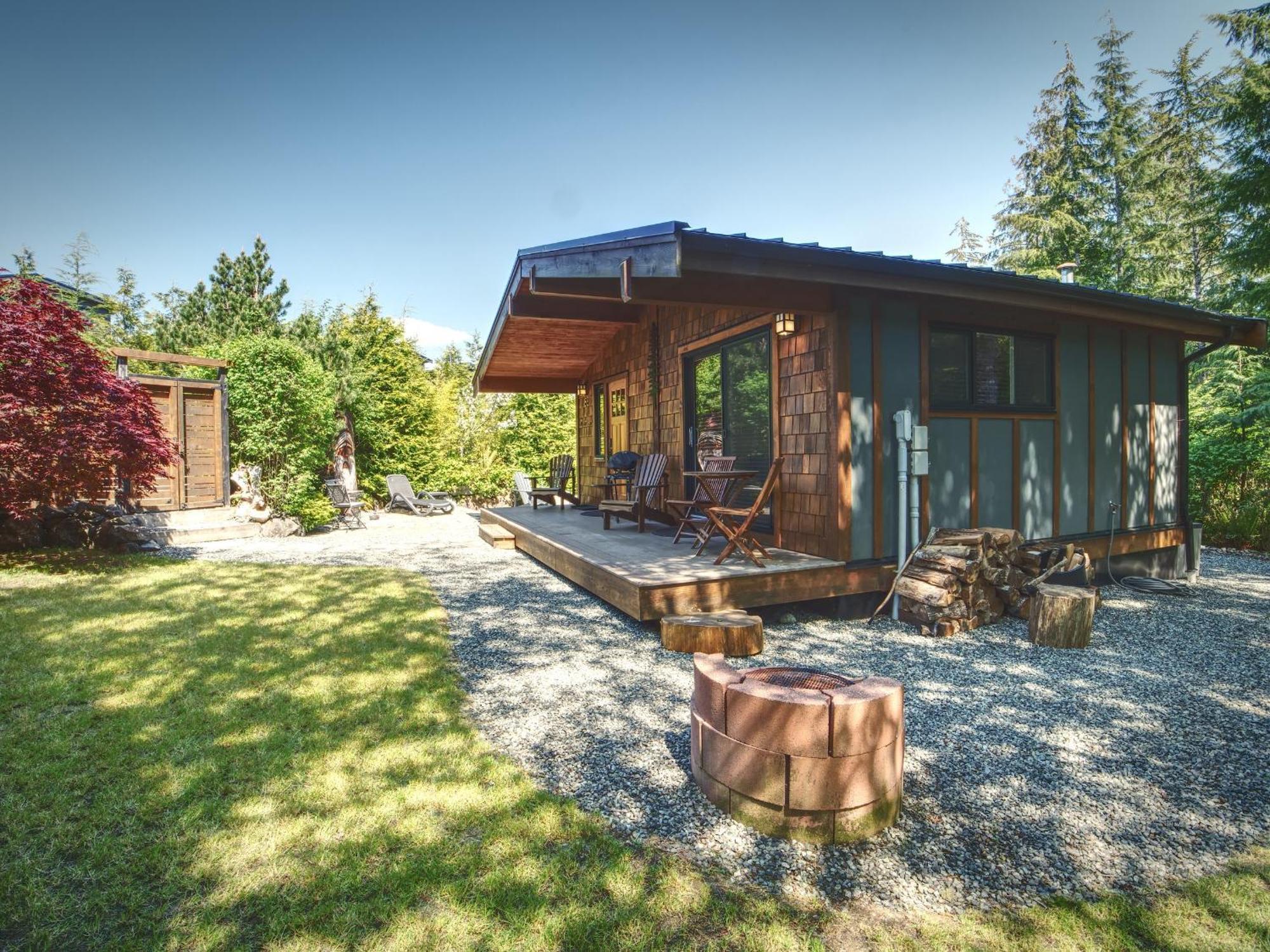 Handsome Dan'S Vacation Cottage Rentals Port Renfrew Exterior photo